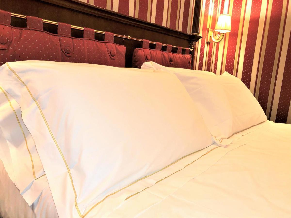 Manfredi In Hotel